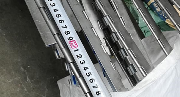 長(zhǎng)度3米的不銹鋼長(zhǎng)合頁(yè)順利完成,東莞廣有五金廠專業(yè)制造東莞合頁(yè)，東莞鉸鏈?