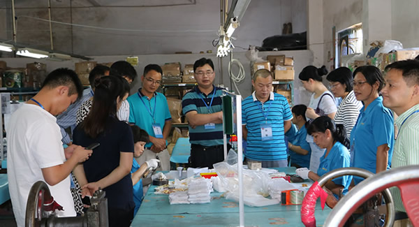 雙節(jié)致信 | 以“月光為禮，國(guó)慶作伴”致敬新老客戶的溫暖|廣有五金&東莞合頁?