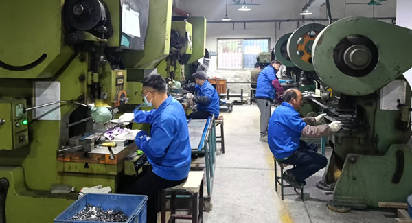 廣有五金火了！阿里實(shí)拍揭秘：好合頁是這樣造出來的|廣有五金&東莞合頁?